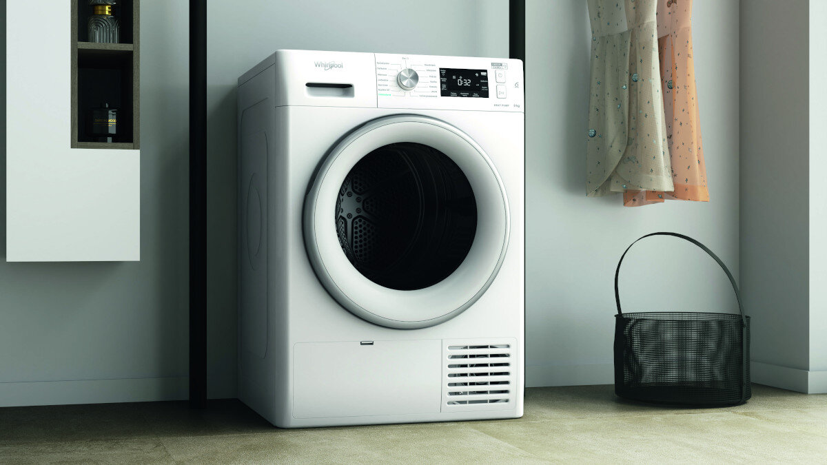 Biała suszarka Whirlpool z cyfrowym wyświetlaczem i okrągłymi drzwiami.