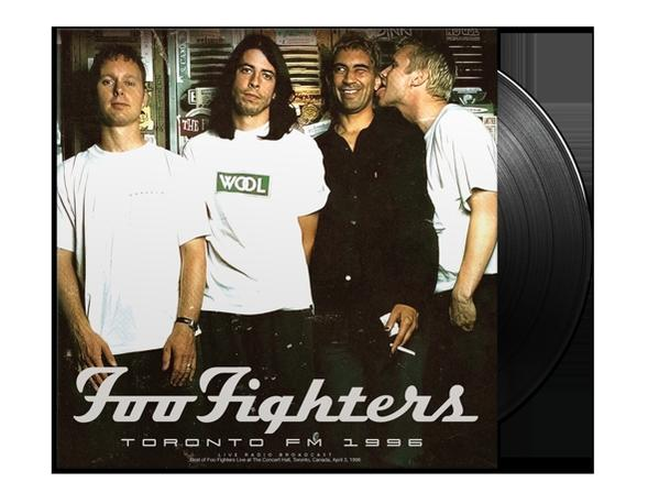 Foo Fighters album borítója a zenekar tagjaival, jobbra a bakelit.