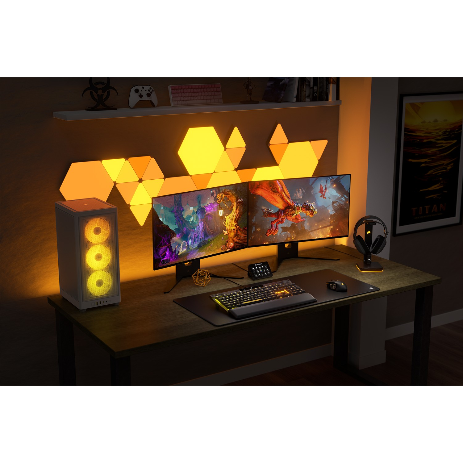 Une configuration de jeu avec deux moniteurs, un clavier et un PC avec des lumières LED.