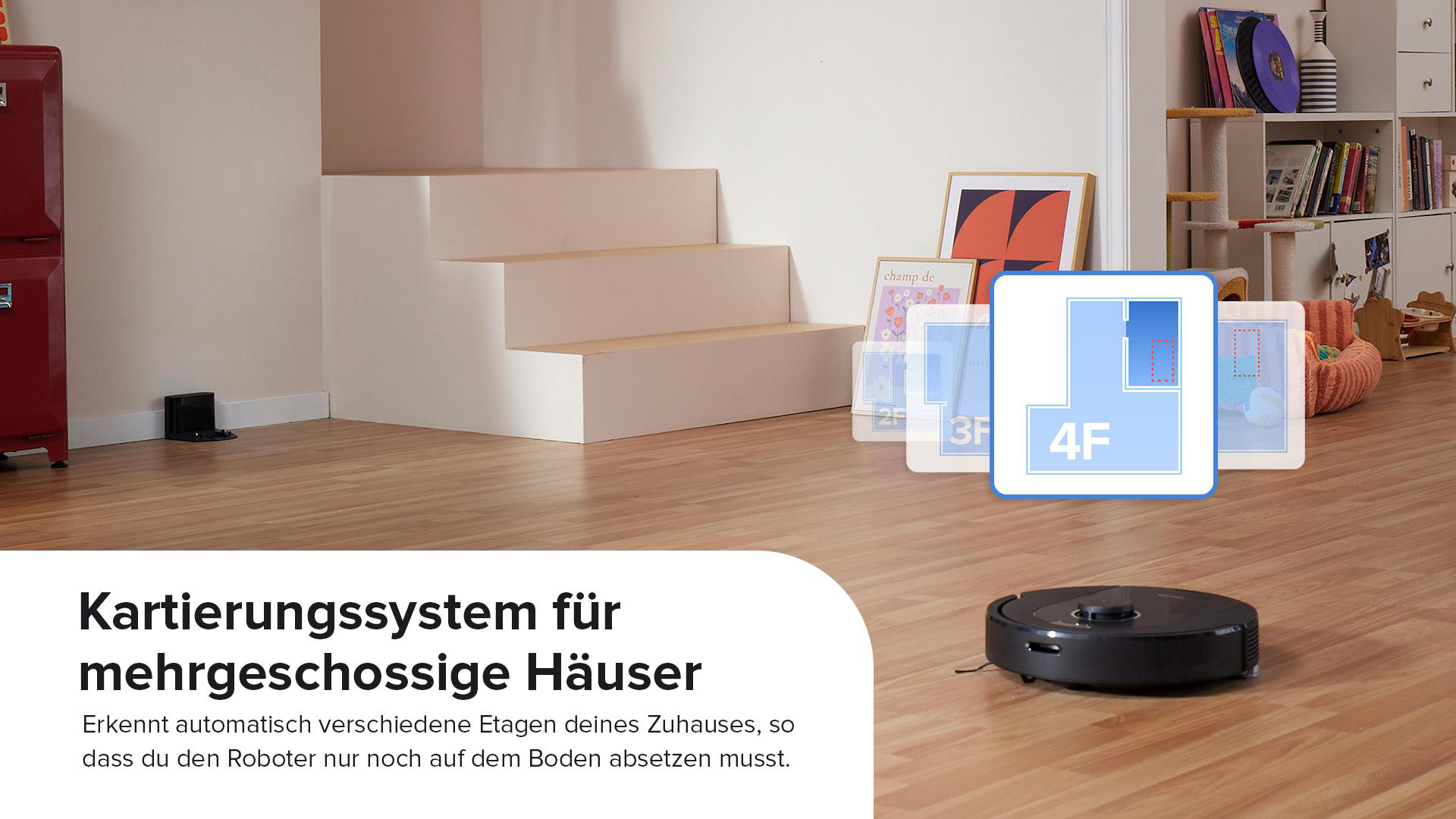 Ein Roboter-Staubsauger auf einem Holzboden, mit einer Treppe im Hintergrund.