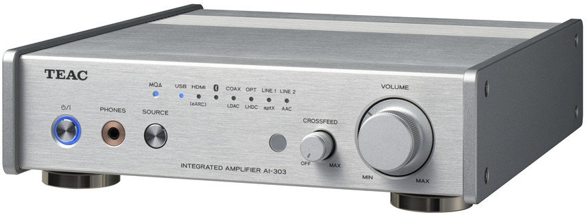 Silberner Audioverstärker mit mehreren Eingängen und einem Lautstärkeregler. TEAC.