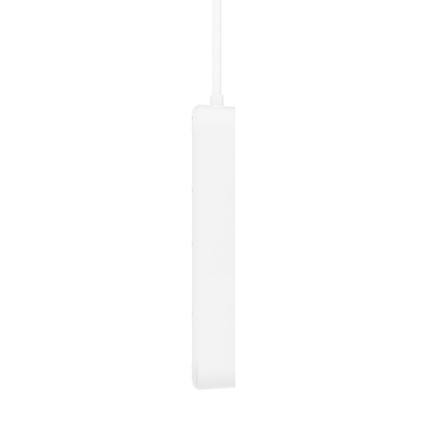 Multiprise blanche avec plusieurs prises, suspendue sur fond blanc.