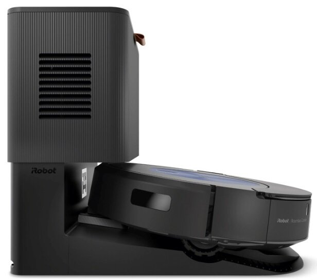 Czarny robot odkurzający na stacji ładującej.