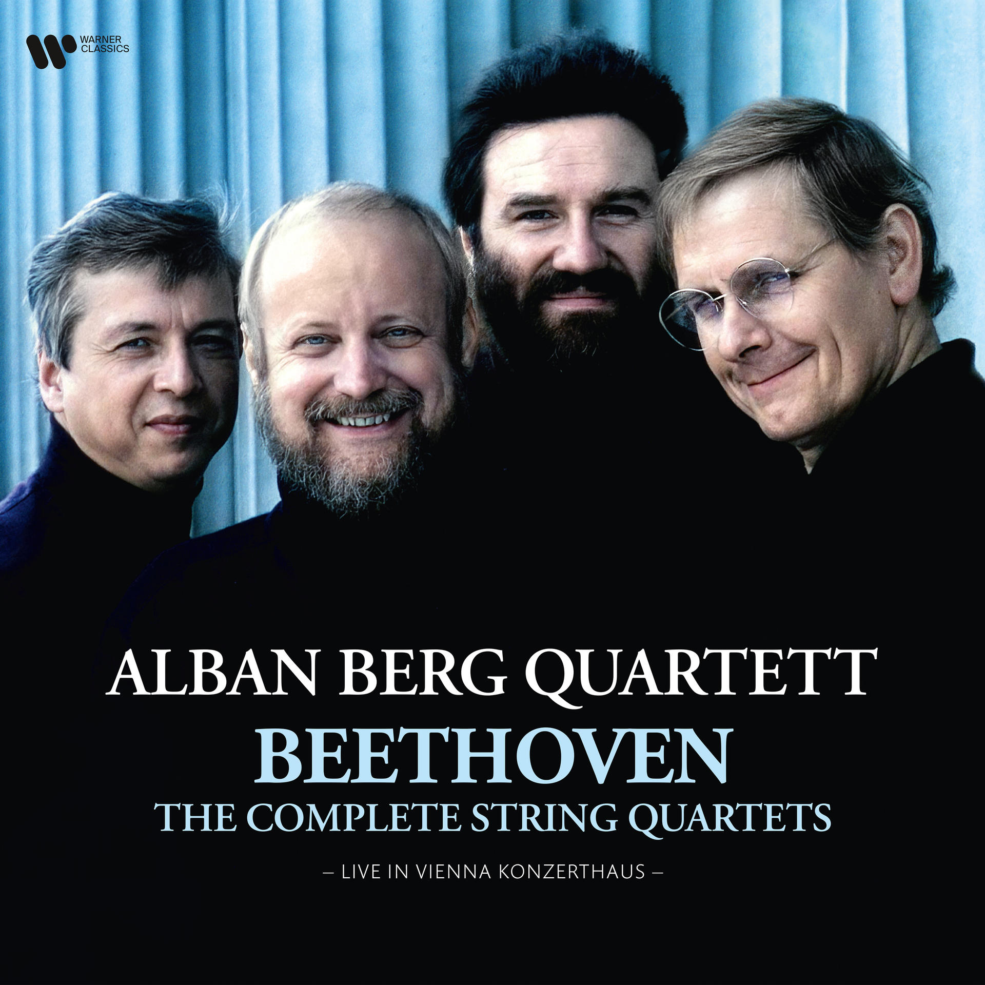 Albumcover: Vier Männer in Schwarz. Text: Alban Berg Quartett Beethoven, The Complete String Quartets.