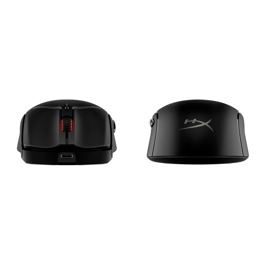 Két fekete gamer egér, az egyik elölről, USB-C porttal, a másik felülről látható.