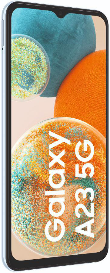 Ein hellblaues Samsung Galaxy A23 5G-Telefon mit einem bunten abstrakten Hintergrund.
