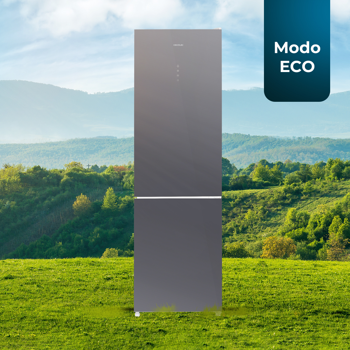 Refrigerador gris contra un campo verde y cielo azul, con etiqueta 'Modo ECO'.