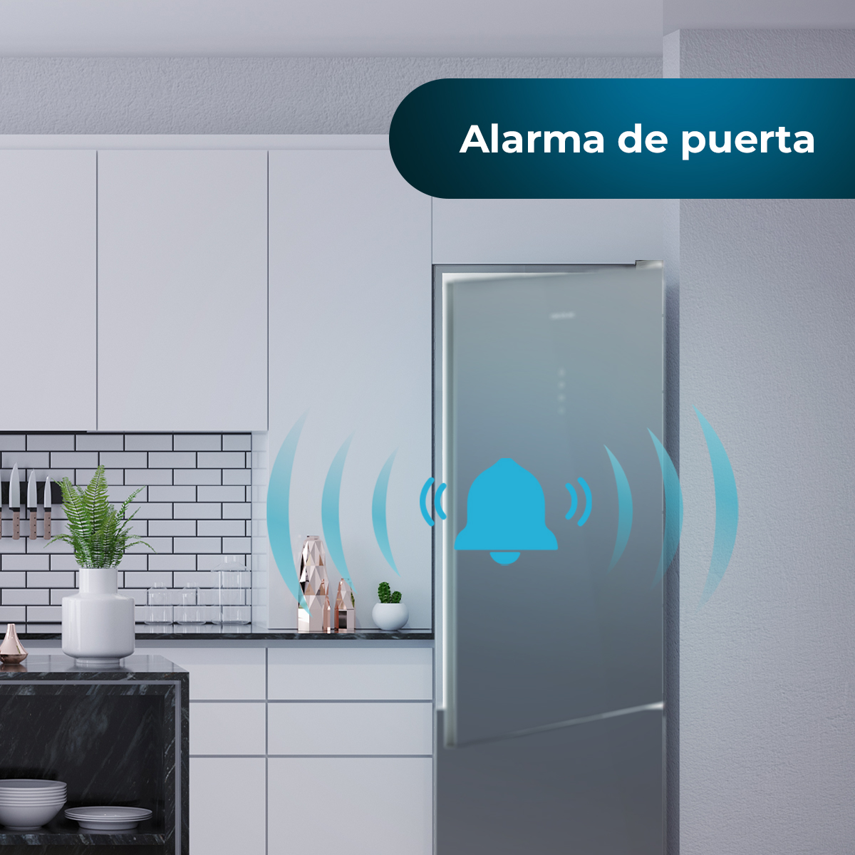 Cocina con armarios y nevera. Icono de campana azul y texto: Alarma de puerta. Blanco, negro y plata.
