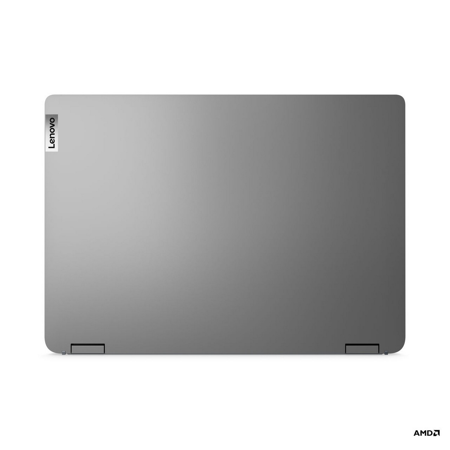 Un ordinateur portable argenté est montré de dos avec le logo Lenovo et l'étiquette AMD.
