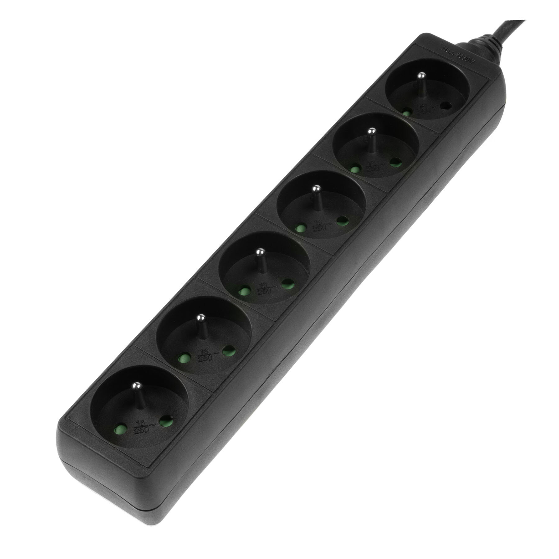 Czarna listwa zasilająca z sześcioma gniazdami w linii, na białym tle.