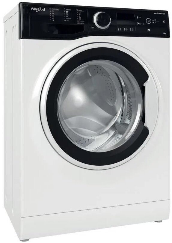 Biała pralka Whirlpool. Czarny panel górny z kontrolkami i pokrętłem. Okrągłe drzwi z czarnym obramowaniem.