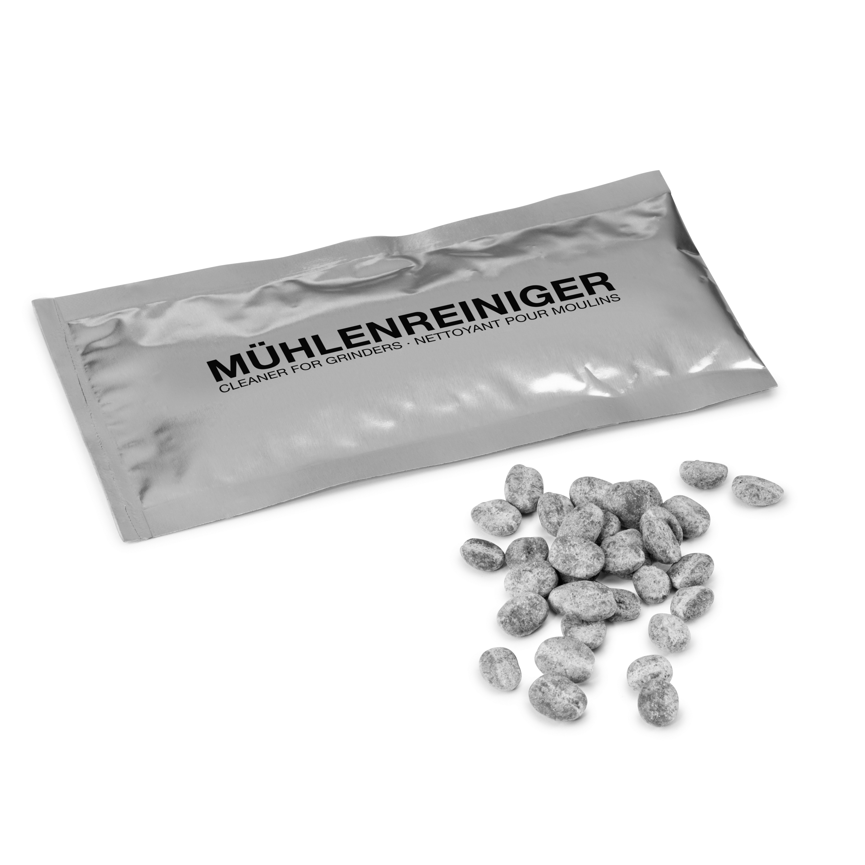 Ein silbernes Paket mit Reinigungskugeln auf weißem Untergrund.