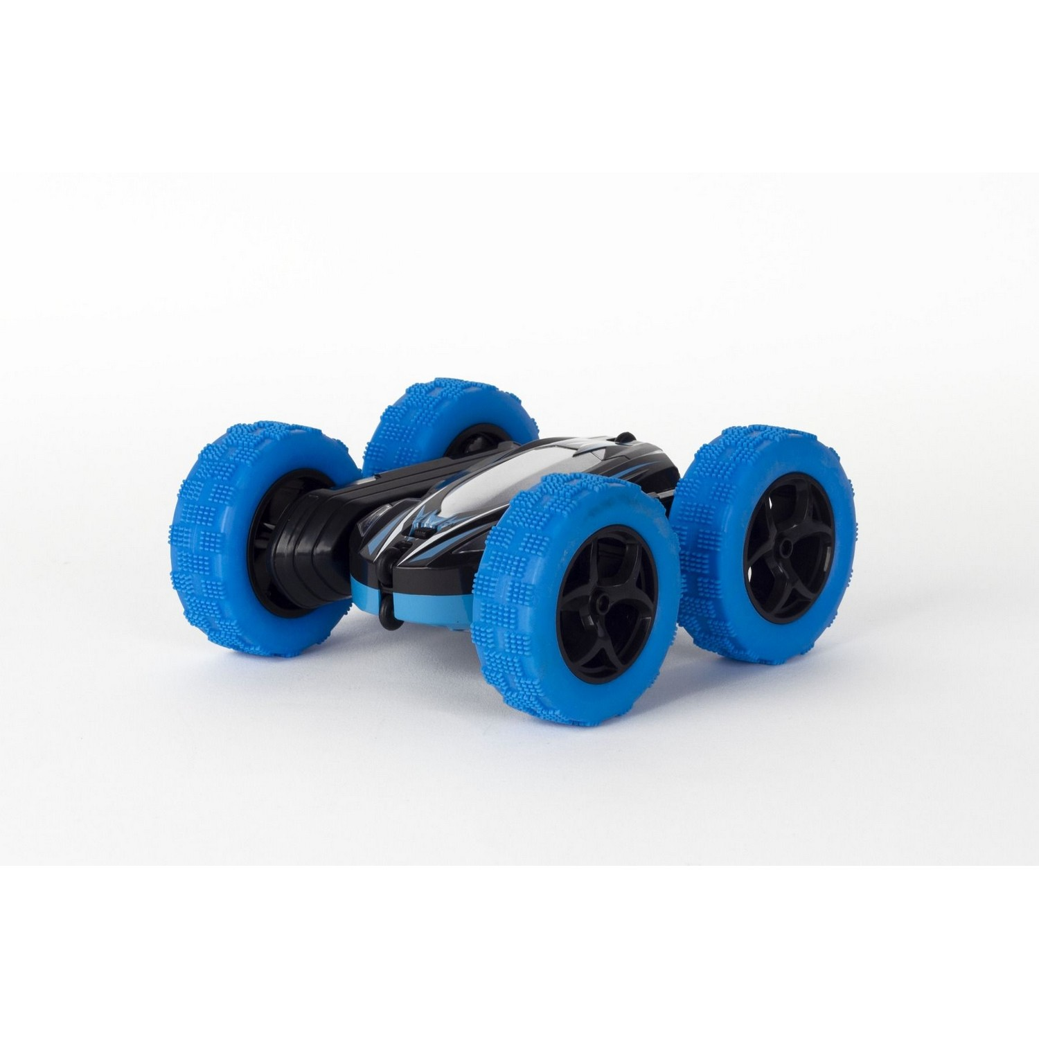 Une voiture jouet noire et bleue avec quatre grandes roues bleues sur fond blanc.