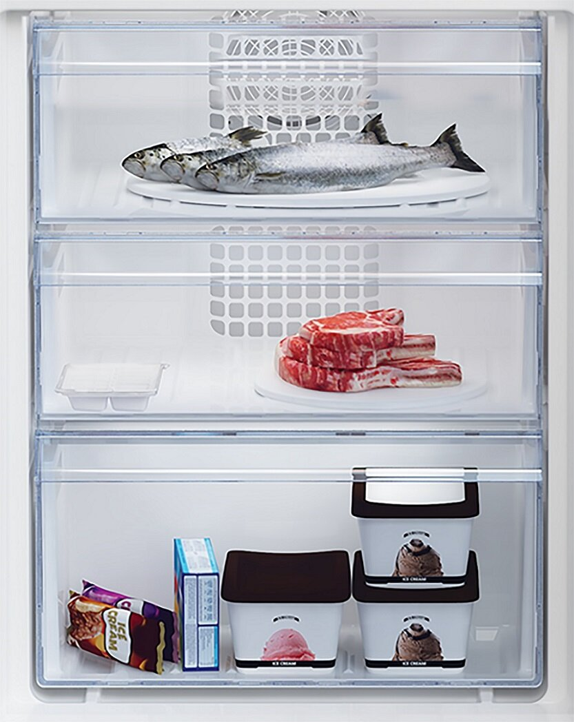 Zamrażarka z: rybami, mięsem, lodami. Przezroczyste szuflady.