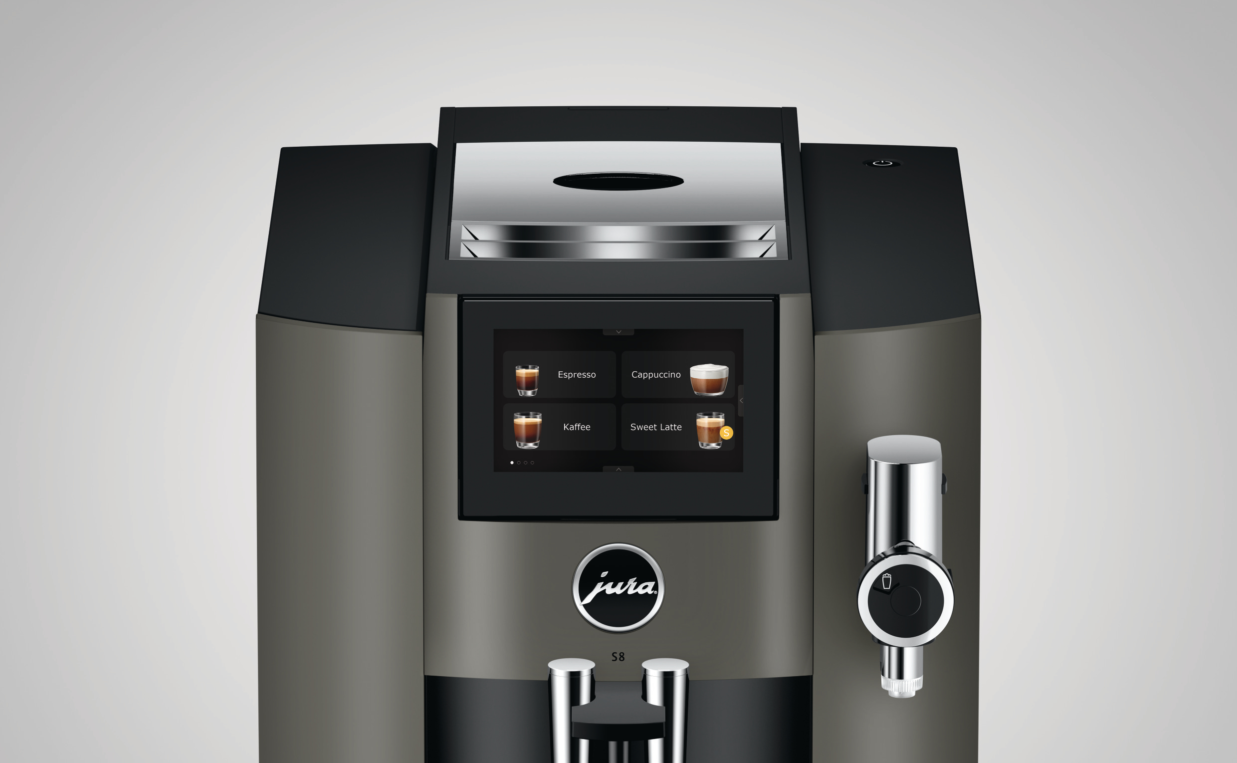 Kaffeemaschine von vorne mit Bildschirm, der Getränkeoptionen zeigt, und silbernem Ausguss darunter.