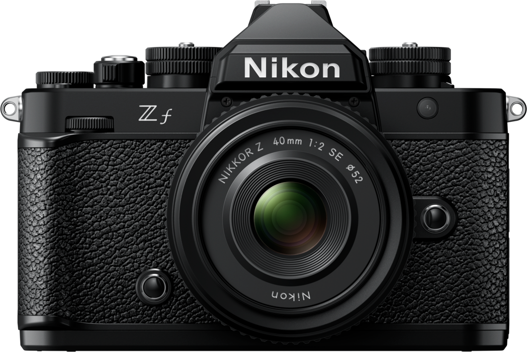 Schwarze Nikon Zf Kamera. Sie hat ein Objektiv, einen oberen Drehregler und das Nikon-Logo. Der Körper ist strukturiert.