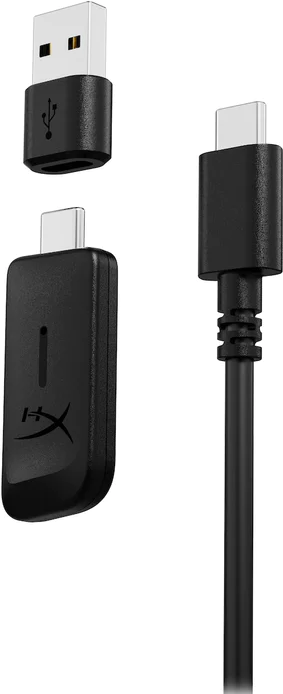 Adattatore e cavo USB-C neri su sfondo bianco, logo del marchio visibile.