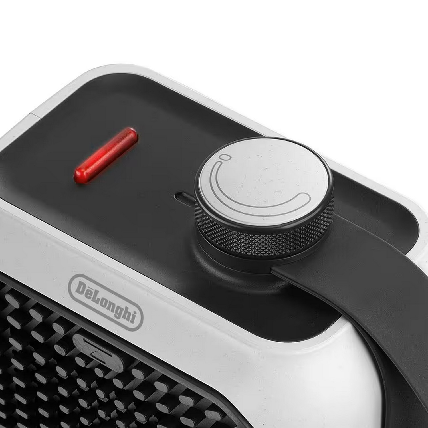 Close-up van een DeLonghi-apparaat met een rood indicatielampje en een bedieningsknop.