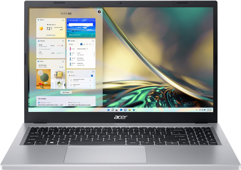 Ezüst laptop nyitott képernyővel, amely egy időjárás-appot, naptárt és híreket mutat. A háttér elmosódott.