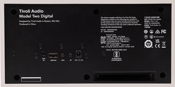 Dos noir d'appareil audio avec texte. Possède des ports : AUX, USB, WiFi, BT, 15V et 2A. Bordure blanche.