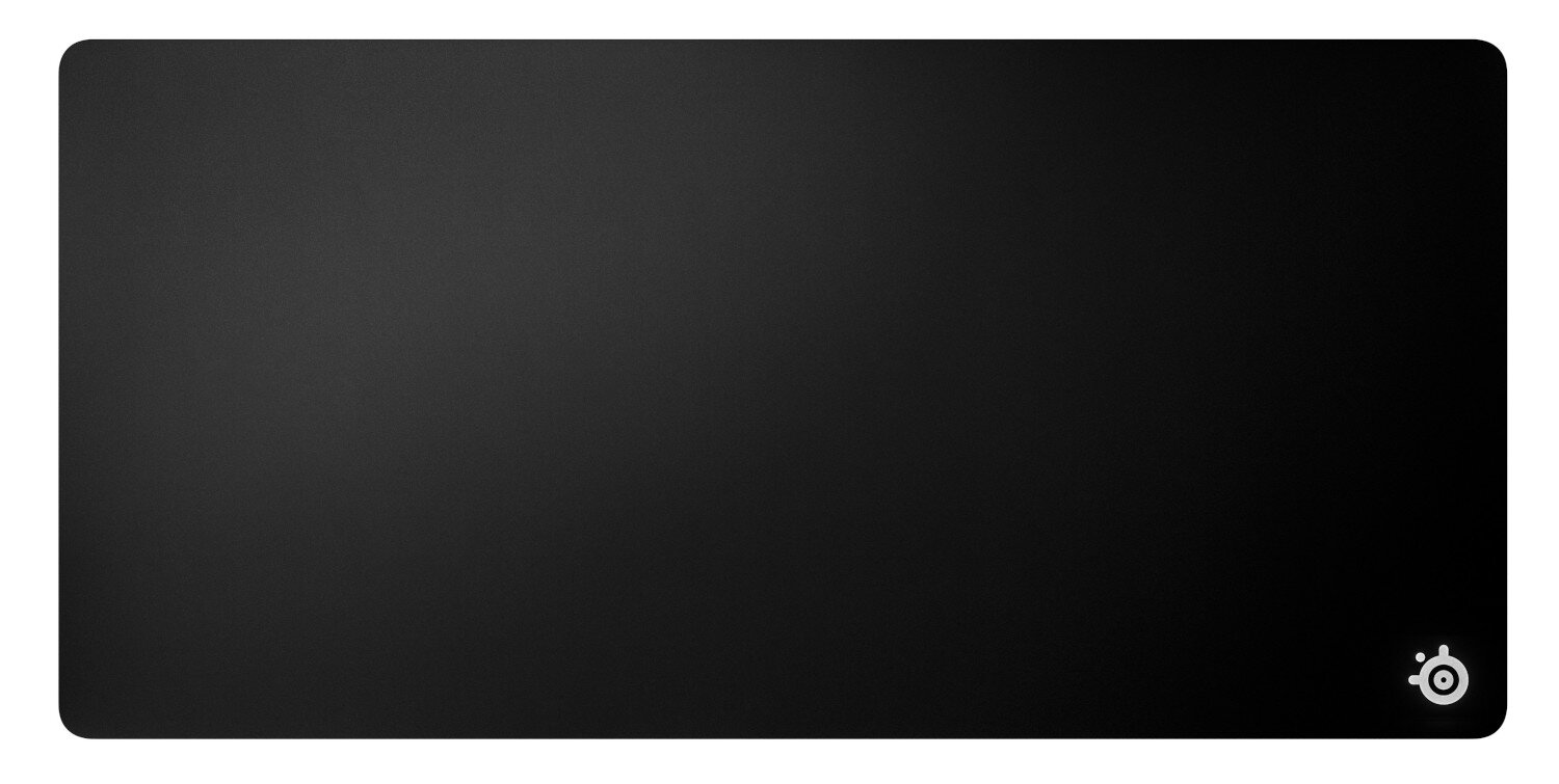 Duża, czarna podkładka pod mysz z logo SteelSeries w prawym dolnym rogu.