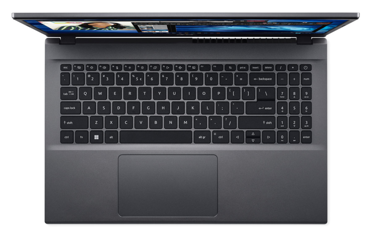 Laptop z otwartym ekranem, widoczna klawiatura.