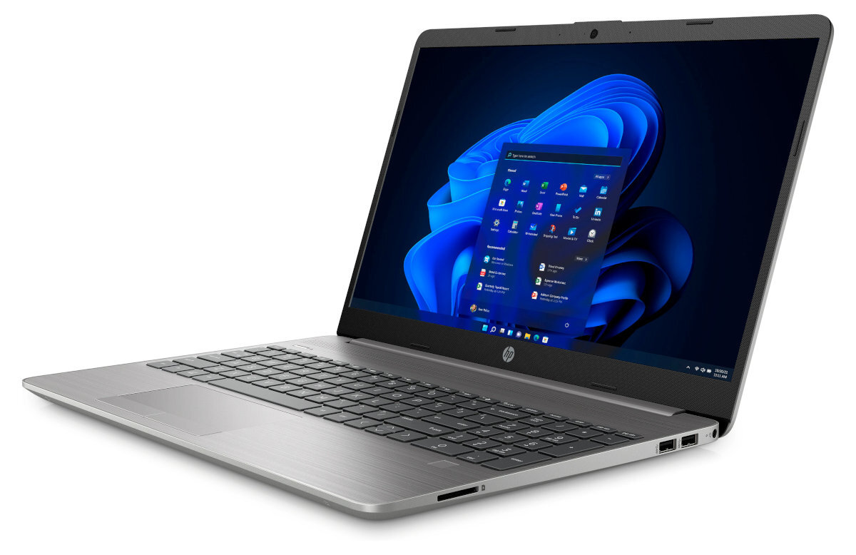 Srebrny laptop HP wyświetlany pod kątem, pokazujący ekran z interfejsem.