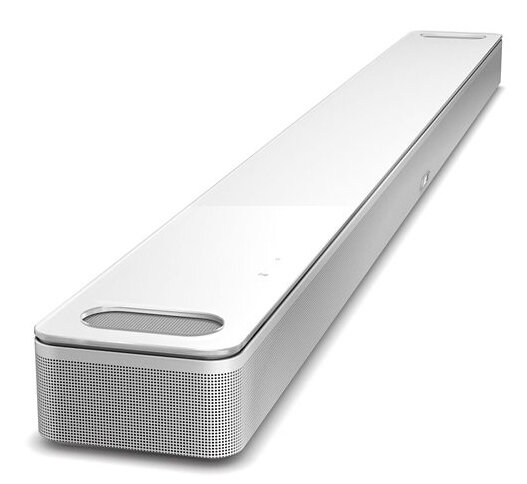 Biały soundbar, srebrne wykończenie, na białej powierzchni. Logo Bose.