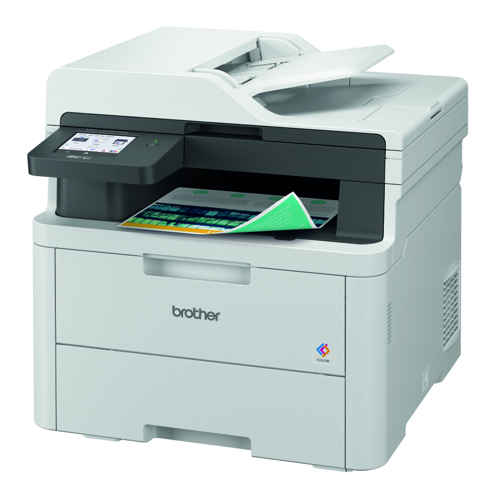 Ein Drucker mit Papier und einem Bedienbildschirm auf einer weißen Oberfläche. Das Brother-Logo ist sichtbar.