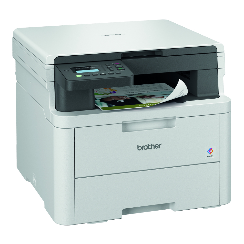 Weißer und schwarzer Brother-Drucker mit Papierausgabe und geöffnetem Fach, im Studio.