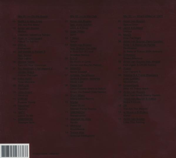 Egy sötétvörös CD-borító fekete szöveggel, amely dalokat sorol fel. A bal alsó sarokban egy vonalkód látható.
