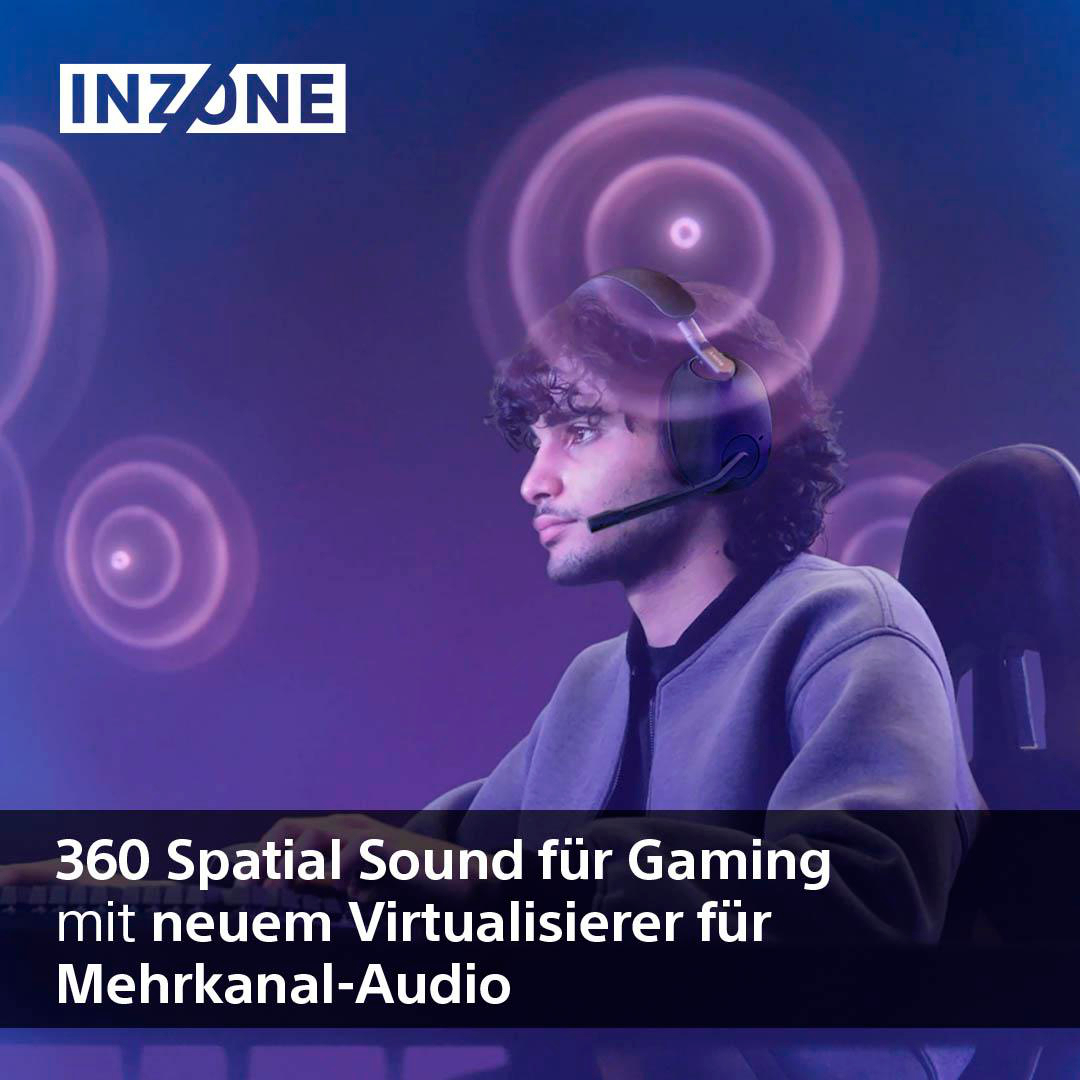 Ein Mann mit Headset spielt ein Spiel. Text sagt '360 Spatial Sound'.