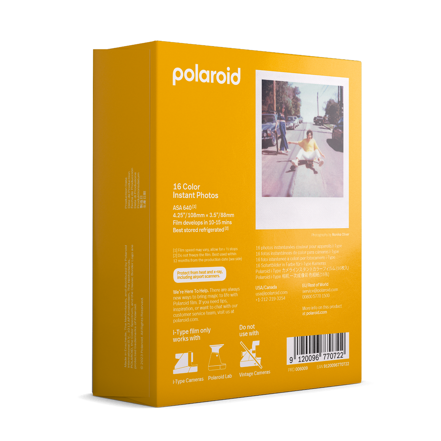 Een doos Polaroid instant kleurenfilm. Het is geel met tekst en een foto van een auto.