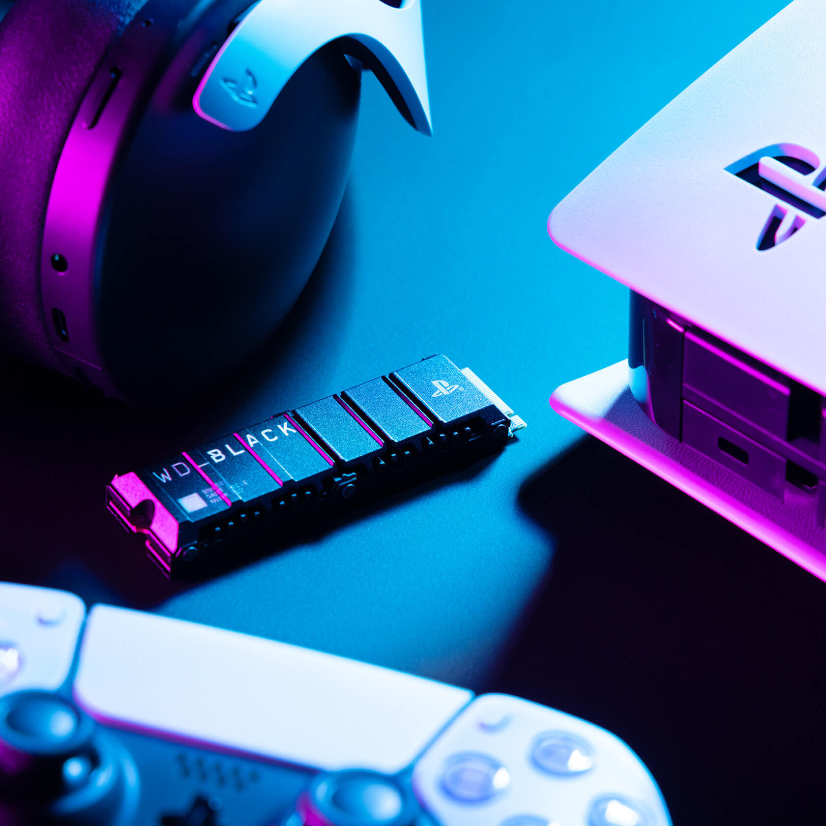 Configuration de jeu : casque, SSD et une console PlayStation 5.