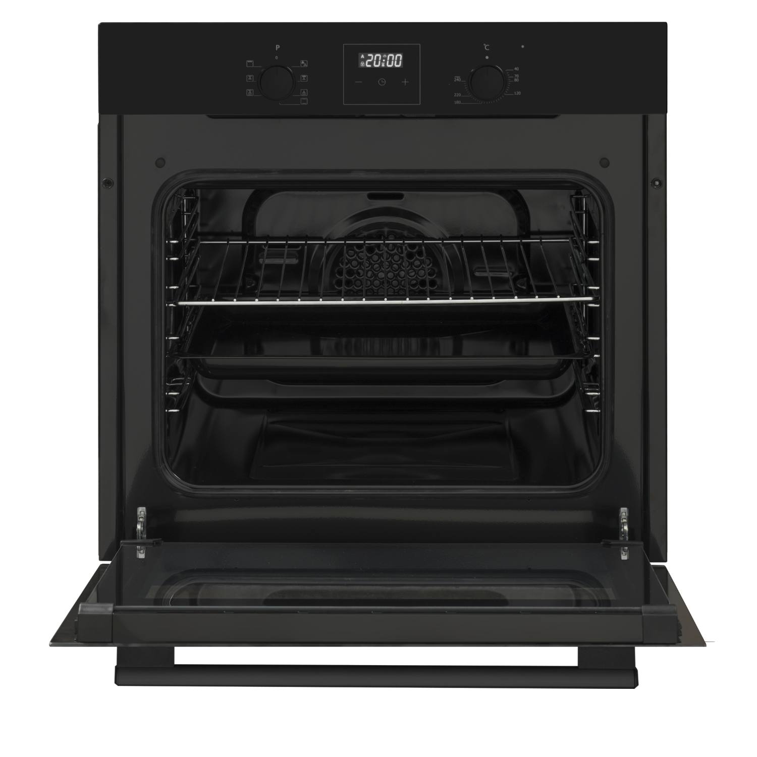 Zwarte oven met open deur, interieur zichtbaar, op een zwarte achtergrond.