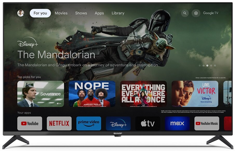 Duży telewizor Sharp wyświetlający The Mandalorian. Pokazuje filmy i aplikacje. Logo Disney+.