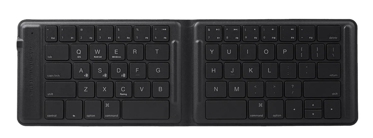 Czarna, składana klawiatura z pełnym układem QWERTY, z klawiszami dla iOS, Androida i Windows.