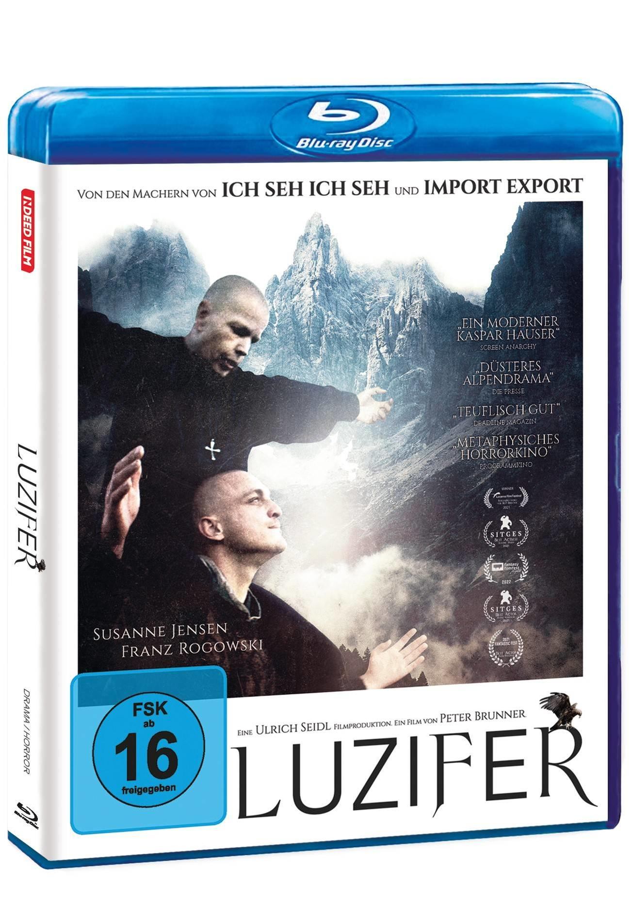 Blu-ray Disc-Hülle für den Film 'Luzifer'. Zwei Männer in schwarzen Roben, Berge im Hintergrund.