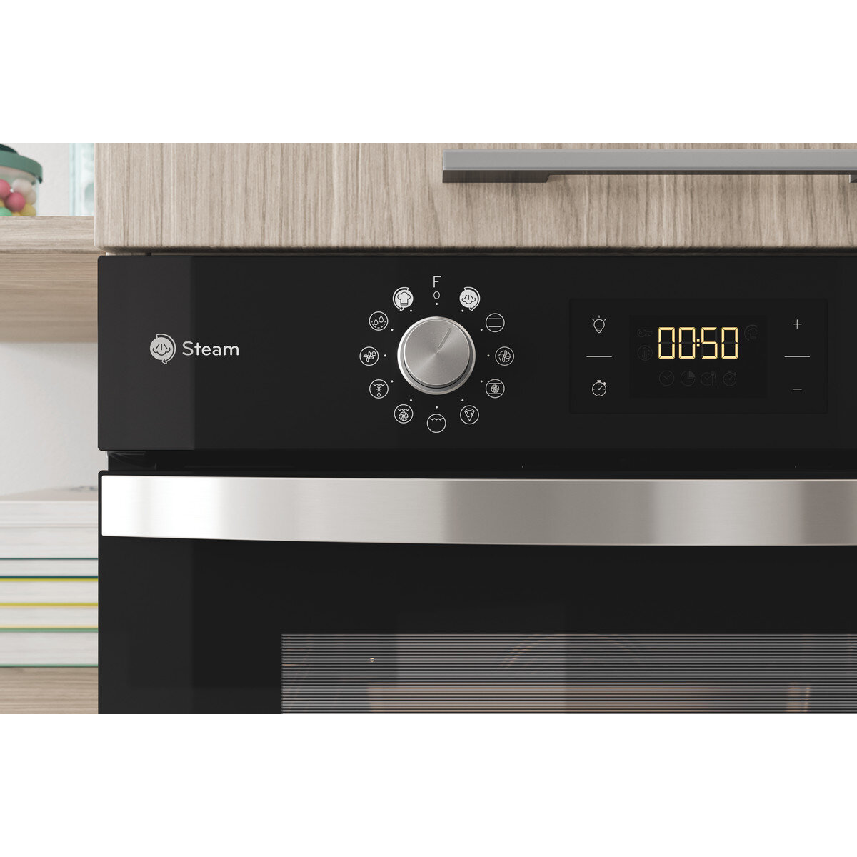 Czarny piekarnik z wyświetlaczem cyfrowym i srebrnymi akcentami.