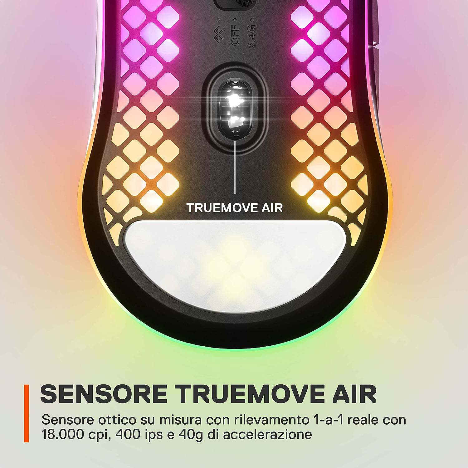 Primo piano di un mouse da gaming con illuminazione RGB e testo sul sensore.