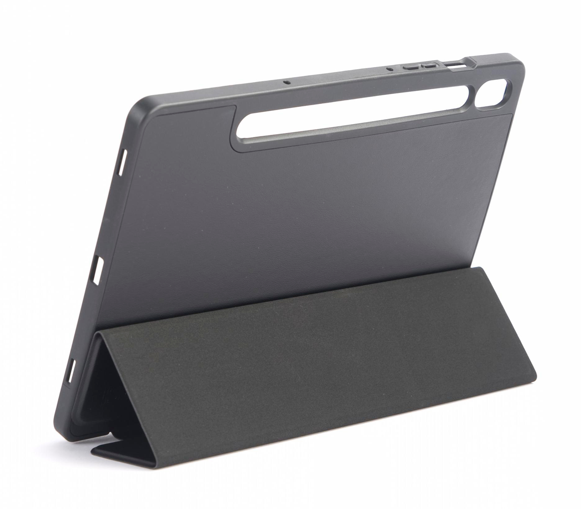 Ein Tablet in einer schwarzen Hülle, die auf der Seite steht. Schwarze Abdeckung.