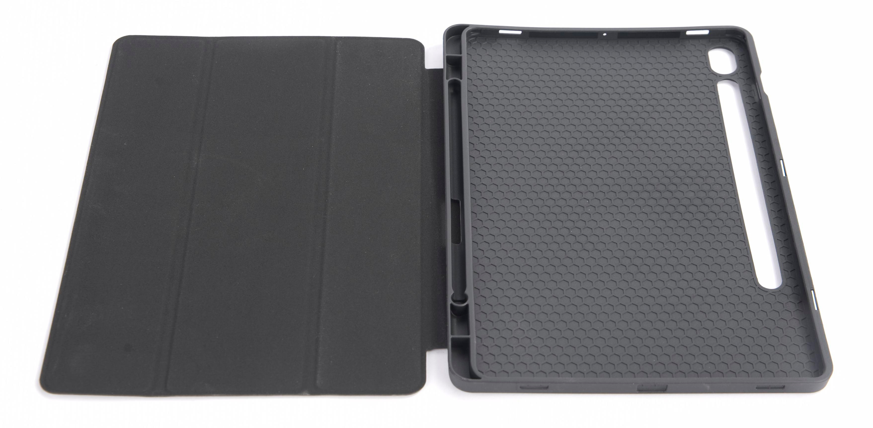 Tablet-Hülle geöffnet, Innenansicht und Deckel zeigend.