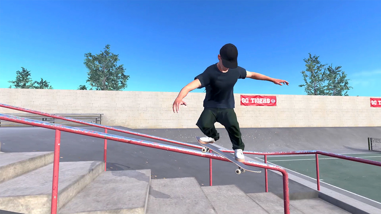 Uno skater che fa un trick su una ringhiera in una giornata di sole.
