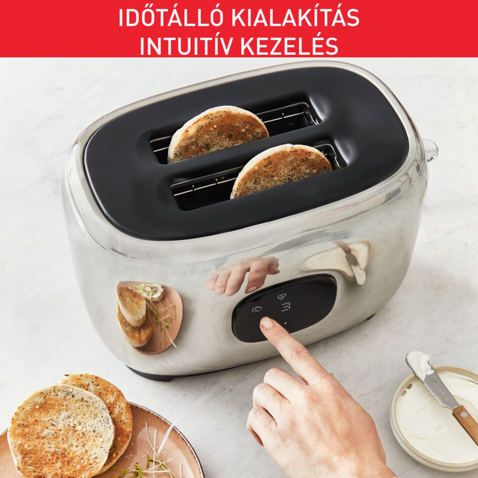 Pirító két pirított bagel-lel és egy személy kezével.