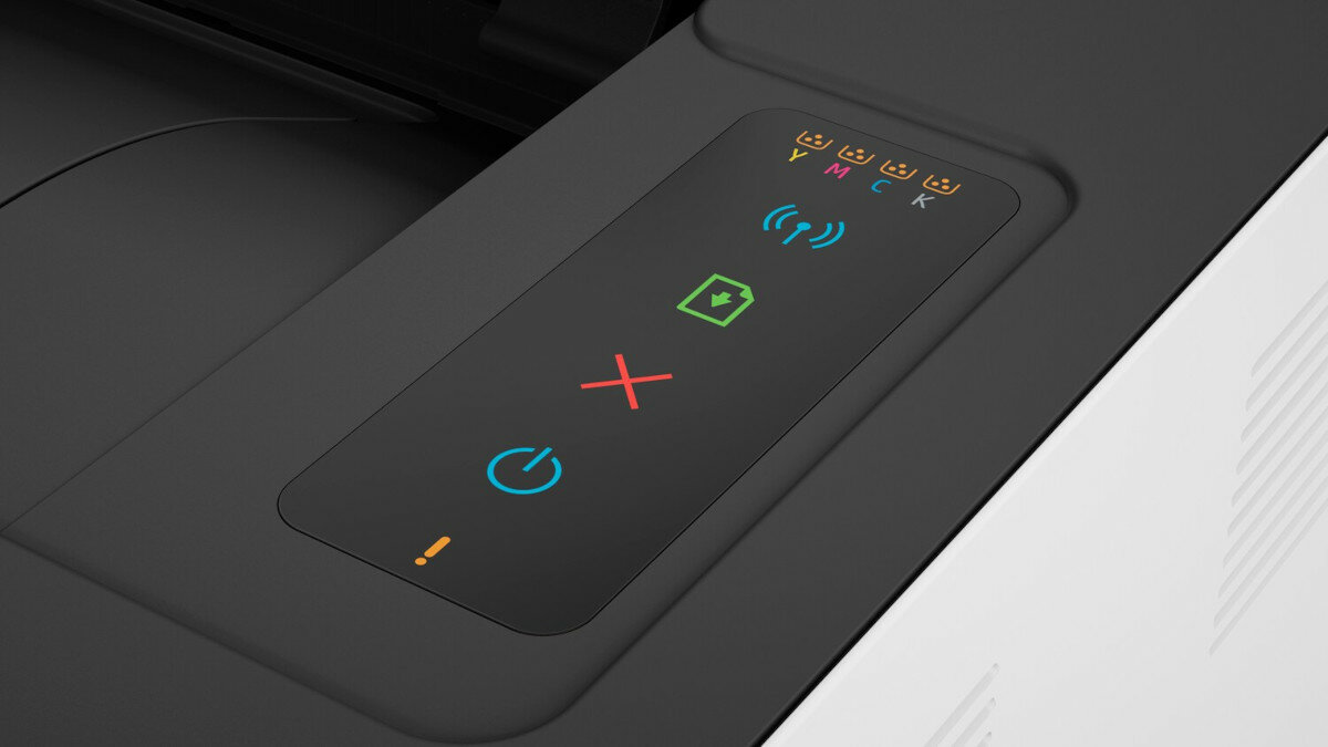 Panel sterowania drukarki z ikonami: Wi-Fi, strzałka w dół, X, zasilanie i wykrzyknik.