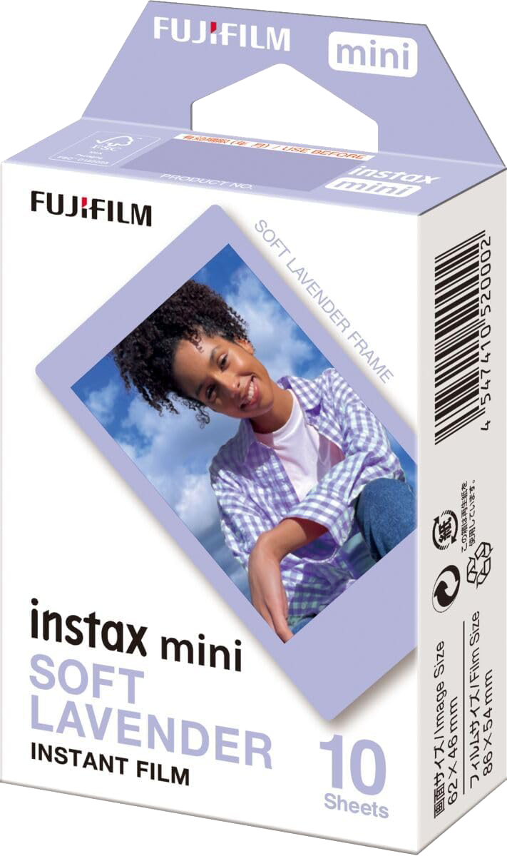 Egy Fujifilm Instax Mini filmdoboz. A doboz világos lila, rajta egy mosolygó lány fotójával.