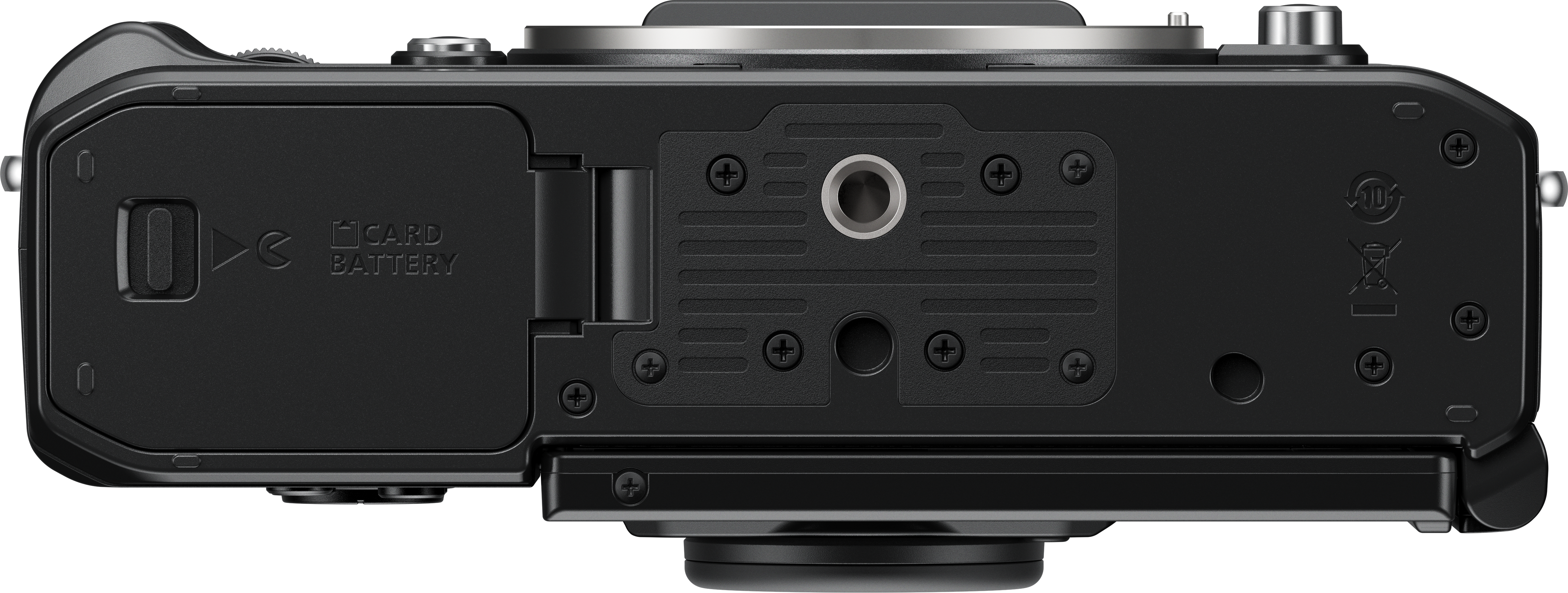 Vue de dessous d'un appareil photo noir avec monture d'objectif et compartiment batterie.