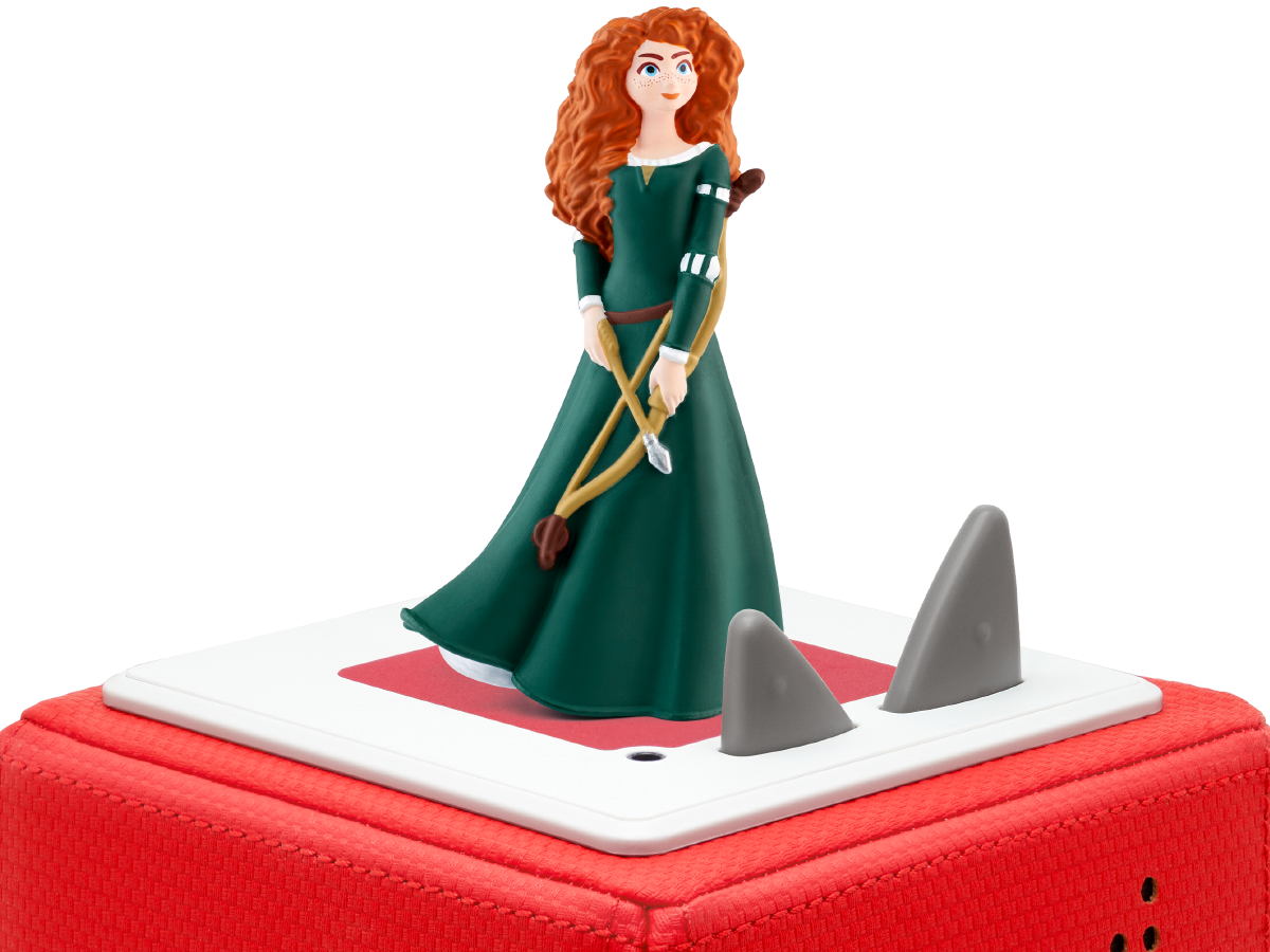 Eine Figur von Merida aus Brave, mit einem Bogen, auf einer roten Basis mit Haifischflossen.