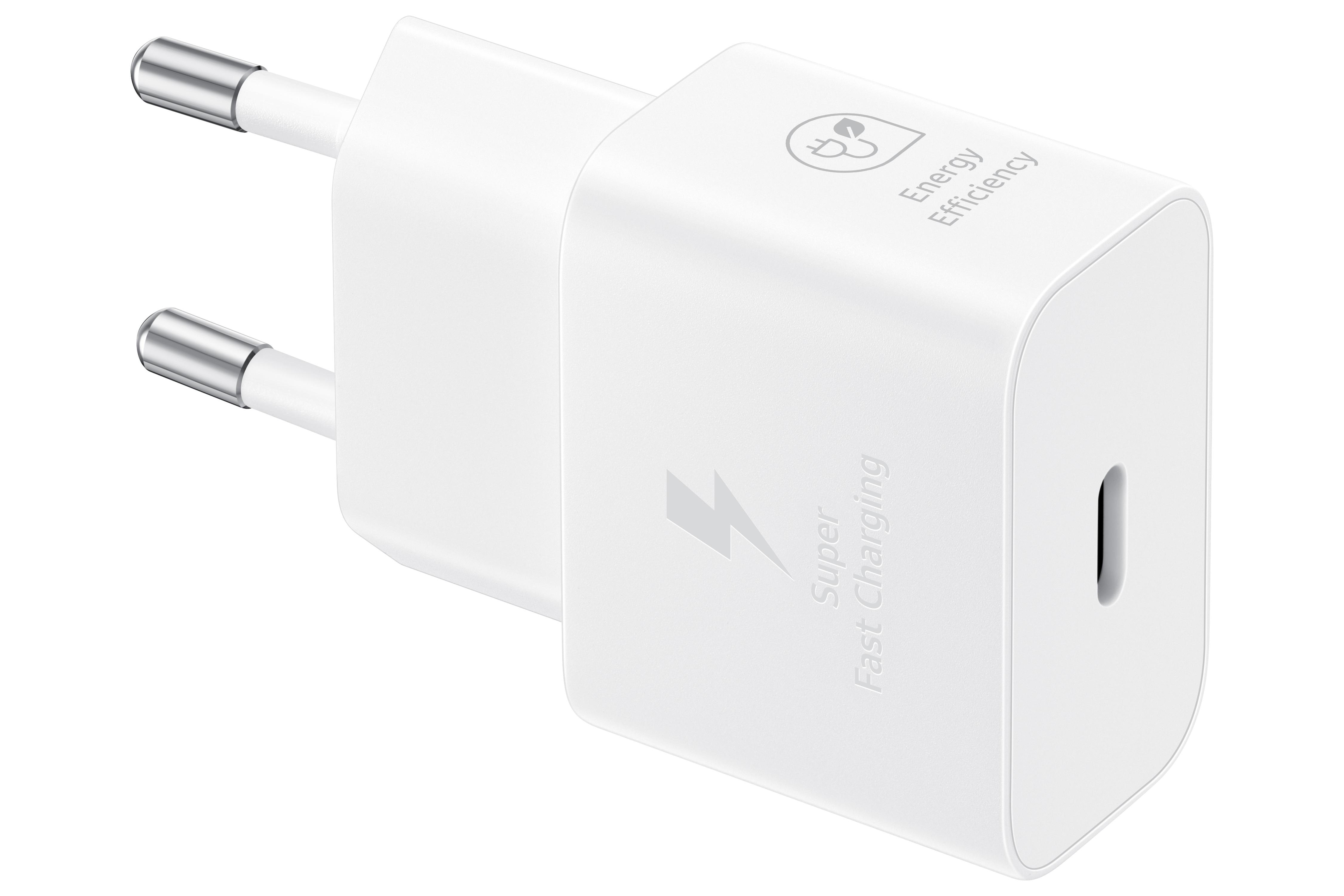 Ein weißes Ladegerät mit USB-C-Anschluss und den Worten 'Super Fast Charging' und 'Energy Efficiency'.