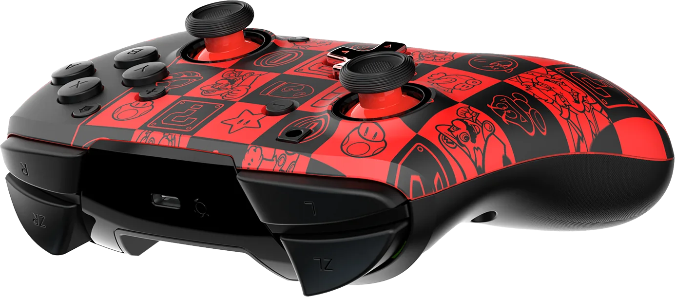 Primo piano di un controller Nintendo Switch rosso e nero con design a tema Mario.